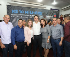 O governador Carlos Massa Ratinho Junior participa nesta sexta-feira (09), em na câmara de Toledo, a liberação de recursos para municípios da região Oeste. Participaram: prefeito de Toledo, Lucio De Marchi; secretário Chefe da Casa Civil, Guto Silva; de Desenvolvimento Urbano, João Carlos Ortega; do Planejamento, Valdemar Jorge e da Infraestrutura e Logística, Sandro Alex; deputados e demais autoridades.Toledo, 09-08-19.Foto: Arnaldo Alves / ANPr.