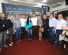 O governador Carlos Massa Ratinho Junior participa nesta sexta-feira (09), em na câmara de Toledo, a liberação de recursos para municípios da região Oeste. Participaram: prefeito de Toledo, Lucio De Marchi; secretário Chefe da Casa Civil, Guto Silva; de Desenvolvimento Urbano, João Carlos Ortega; do Planejamento, Valdemar Jorge e da Infraestrutura e Logística, Sandro Alex; deputados e demais autoridades.Toledo, 09-08-19.Foto: Arnaldo Alves / ANPr.