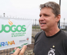O presidente da Confederação Brasileira de Paraquedismo, Breno Mello da Silva, resolveu reativar a carreira de atleta justamente por causa dos Jogos no Paraná. “Esse apoio que o Governo do Paraná está nos dando é único, muito importante para o nosso esporte. Tudo aqui está sendo muito profissional”, destacou. “O paraquedismo é embaixador do turismo, e nisso o Paraná também está à frente do tempo”, acrescentou.Foto: José Fernando Ogura/AEN
