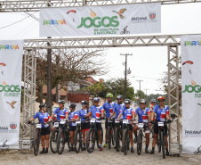Os moradores do litoral do Paraná tiveram uma prévia nesta sexta-feira (09) do que promete ser a primeira etapa dos Jogos de Aventura e Natureza. A competição começou com a primeira etapa das disputas de paraquedismo, em Paranaguá, e mountain bike, no balneário de Santa Terezinha, em Pontal do Paraná. Foto: José Fernando Ogura/AEN