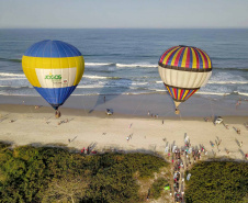 Os Jogos de Natureza e Aventura foram abertos oficialmente neste sábado (10), em Matinhos, com vários shows que animaram o público. O governador Carlos Massa Ratinho Junior esteve no local e reforçou a opção de fazer do turismo, especialmente no Litoral, um dos pilares do desenvolvimento econômico e social do Paraná. Foto: José Fernando Ogura/AEN