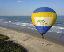 Os Jogos de Natureza e Aventura foram abertos oficialmente neste sábado (10), em Matinhos, com vários shows que animaram o público. O governador Carlos Massa Ratinho Junior esteve no local e reforçou a opção de fazer do turismo, especialmente no Litoral, um dos pilares do desenvolvimento econômico e social do Paraná. Foto: José Fernando Ogura/AEN