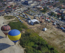 Os Jogos de Natureza e Aventura foram abertos oficialmente neste sábado (10), em Matinhos, com vários shows que animaram o público. O governador Carlos Massa Ratinho Junior esteve no local e reforçou a opção de fazer do turismo, especialmente no Litoral, um dos pilares do desenvolvimento econômico e social do Paraná. Foto: José Fernando Ogura/AEN