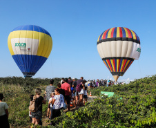 Os Jogos de Natureza e Aventura foram abertos oficialmente neste sábado (10), em Matinhos, com vários shows que animaram o público. O governador Carlos Massa Ratinho Junior esteve no local e reforçou a opção de fazer do turismo, especialmente no Litoral, um dos pilares do desenvolvimento econômico e social do Paraná.