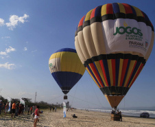 Os Jogos de Natureza e Aventura foram abertos oficialmente neste sábado (10), em Matinhos, com vários shows que animaram o público. O governador Carlos Massa Ratinho Junior esteve no local e reforçou a opção de fazer do turismo, especialmente no Litoral, um dos pilares do desenvolvimento econômico e social do Paraná. Foto: José Fernando Ogura/AEN