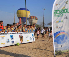 Os Jogos de Natureza e Aventura foram abertos oficialmente neste sábado (10), em Matinhos, com vários shows que animaram o público. O governador Carlos Massa Ratinho Junior esteve no local e reforçou a opção de fazer do turismo, especialmente no Litoral, um dos pilares do desenvolvimento econômico e social do Paraná. Foto: José Fernando Ogura/AEN