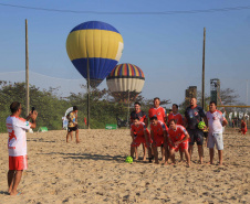 Os Jogos de Natureza e Aventura foram abertos oficialmente neste sábado (10), em Matinhos, com vários shows que animaram o público. O governador Carlos Massa Ratinho Junior esteve no local e reforçou a opção de fazer do turismo, especialmente no Litoral, um dos pilares do desenvolvimento econômico e social do Paraná. Foto: José Fernando Ogura/AEN