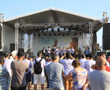 Os Jogos de Natureza e Aventura foram abertos oficialmente neste sábado (10), em Matinhos, com vários shows que animaram o público. O governador Carlos Massa Ratinho Junior esteve no local e reforçou a opção de fazer do turismo, especialmente no Litoral, um dos pilares do desenvolvimento econômico e social do Paraná. Foto: José Fernando Ogura/AEN