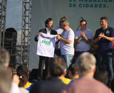 Os Jogos de Natureza e Aventura foram abertos oficialmente neste sábado (10), em Matinhos, com vários shows que animaram o público. O governador Carlos Massa Ratinho Junior esteve no local e reforçou a opção de fazer do turismo, especialmente no Litoral, um dos pilares do desenvolvimento econômico e social do Paraná. Foto: José Fernando Ogura/AEN