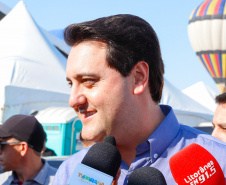 Os Jogos de Natureza e Aventura foram abertos oficialmente neste sábado (10), em Matinhos, com vários shows que animaram o público. O governador Carlos Massa Ratinho Junior esteve no local e reforçou a opção de fazer do turismo, especialmente no Litoral, um dos pilares do desenvolvimento econômico e social do Paraná.