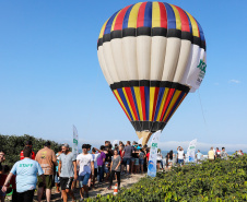 Os Jogos de Natureza e Aventura foram abertos oficialmente neste sábado (10), em Matinhos, com vários shows que animaram o público. O governador Carlos Massa Ratinho Junior esteve no local e reforçou a opção de fazer do turismo, especialmente no Litoral, um dos pilares do desenvolvimento econômico e social do Paraná. 