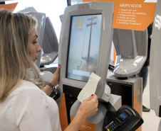 A rede credenciada pela Copel para o recebimento da conta de luz ultrapassou a marca dos mil pontos comerciais, entre eles farmácias, supermercados e mercearias. Os novos convênios complementam a cobertura já garantida por 15 redes bancárias, e incluem ainda um agente virtual que recebe a conta de luz em débito e crédito (www.adeusfila.com.br). Foto: Divulgação/Copel