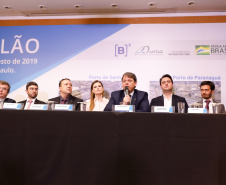 O Paraná é o primeiro Estado do Brasil a receber autonomia para administrar contratos de exploração de áreas dos portos organizados. O convênio de delegação de competência foi formalizado nesta terça-feira (13), na Bolsa de Valores de São Paulo (Bovespa), pelo ministro da Infraestrutura, Tarcísio de Freitas, e pelo governador Carlos Massa Ratinho Junior.