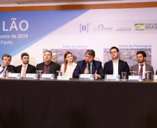 O Paraná é o primeiro Estado do Brasil a receber autonomia para administrar contratos de exploração de áreas dos portos organizados. O convênio de delegação de competência foi formalizado nesta terça-feira (13), na Bolsa de Valores de São Paulo (Bovespa), pelo ministro da Infraestrutura, Tarcísio de Freitas, e pelo governador Carlos Massa Ratinho Junior.