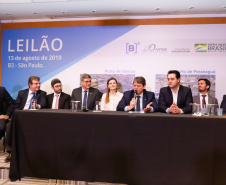 O Paraná é o primeiro Estado do Brasil a receber autonomia para administrar contratos de exploração de áreas dos portos organizados. O convênio de delegação de competência foi formalizado nesta terça-feira (13), na Bolsa de Valores de São Paulo (Bovespa), pelo ministro da Infraestrutura, Tarcísio de Freitas, e pelo governador Carlos Massa Ratinho Junior.