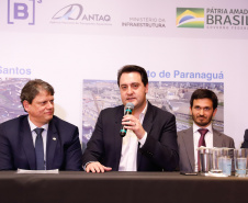 O Paraná é o primeiro Estado do Brasil a receber autonomia para administrar contratos de exploração de áreas dos portos organizados. O convênio de delegação de competência foi formalizado nesta terça-feira (13), na Bolsa de Valores de São Paulo (Bovespa), pelo ministro da Infraestrutura, Tarcísio de Freitas, e pelo governador Carlos Massa Ratinho Junior.