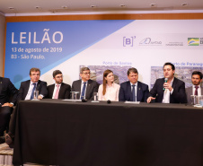 O Paraná é o primeiro Estado do Brasil a receber autonomia para administrar contratos de exploração de áreas dos portos organizados. O convênio de delegação de competência foi formalizado nesta terça-feira (13), na Bolsa de Valores de São Paulo (Bovespa), pelo ministro da Infraestrutura, Tarcísio de Freitas, e pelo governador Carlos Massa Ratinho Junior.