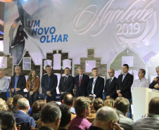 Nesta terça-feira (12), o Governo do Estado e o Banco do Brasil realizaram a entrega simbólica de equipamentos financiados pelo Programa Trator Solidário para os produtores Joelson Carneiro, de Castro; Simão Aziz Scheiffer Maluf, e Lucas Geraldo Moresco, ambos de Ipiranga; e Isais de Ávila, de Tibagi