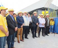 Nesta terça-feira (12), o Governo do Estado e o Banco do Brasil realizaram a entrega simbólica de equipamentos financiados pelo Programa Trator Solidário para os produtores Joelson Carneiro, de Castro; Simão Aziz Scheiffer Maluf, e Lucas Geraldo Moresco, ambos de Ipiranga; e Isais de Ávila, de Tibagi