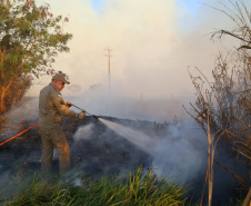 O Corpo de Bombeiros do Paraná reforçou o trabalho preventivo e de comunicação que desenvolve em todas as suas sedes regionais sobre os cuidados para evitar incêndios. O inverno é o período do ano que costuma registrar aumento no número de queimadas nas vegetações em função do clima seco, falta de chuvas e ventos fortes.