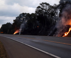 O Corpo de Bombeiros do Paraná reforçou o trabalho preventivo e de comunicação que desenvolve em todas as suas sedes regionais sobre os cuidados para evitar incêndios. O inverno é o período do ano que costuma registrar aumento no número de queimadas nas vegetações em função do clima seco, falta de chuvas e ventos fortes.