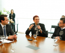 O Paraná é o primeiro Estado do Brasil a fechar um convênio com a Microsoft com o objetivo de fomentar a educação, qualificação, inovação e empreendedorismo. O protocolo de intenção foi assinado pelo governador Carlos Massa Ratinho Junior e a presidente da Microsoft Brasil, Tânia Cosentino, nesta quarta-feira (14), em solenidade no Palácio Iguaçu.