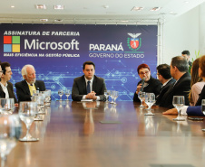 O Paraná é o primeiro Estado do Brasil a fechar um convênio com a Microsoft com o objetivo de fomentar a educação, qualificação, inovação e empreendedorismo. O protocolo de intenção foi assinado pelo governador Carlos Massa Ratinho Junior e a presidente da Microsoft Brasil, Tânia Cosentino, nesta quarta-feira (14), em solenidade no Palácio Iguaçu.