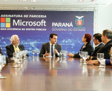 O Paraná é o primeiro Estado do Brasil a fechar um convênio com a Microsoft com o objetivo de fomentar a educação, qualificação, inovação e empreendedorismo. O protocolo de intenção foi assinado pelo governador Carlos Massa Ratinho Junior e a presidente da Microsoft Brasil, Tânia Cosentino, nesta quarta-feira (14), em solenidade no Palácio Iguaçu.