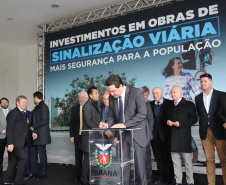O governador Carlos Massa Ratinho Junior e o diretor do Detran, Cezar Kogut, autorizam repasse do Detran para municípios realizarem obras de sinalização nas cidades.Curitiba, 14-08-19Foto: Arnaldo Alves / ANPr.
