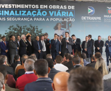O governador Carlos Massa Ratinho Junior e o diretor do Detran, Cezar Kogut, autorizam repasse do Detran para municípios realizarem obras de sinalização nas cidades.Curitiba, 14-08-19Foto: Arnaldo Alves / ANPr.