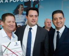 O governador Carlos Massa Ratinho Junior assinou nesta quarta-feira (14), no Palácio Iguaçu, a liberação de R$ 6 milhões para obras de sinalização viária em 39 cidades paranaenses. A iniciativa faz parte de um programa do Departamento de Trânsito do Paraná (Detran-PR) para regulamentar a circulação de veículos e pedestres.
