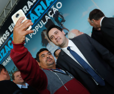 O governador Carlos Massa Ratinho Junior assinou nesta quarta-feira (14), no Palácio Iguaçu, a liberação de R$ 6 milhões para obras de sinalização viária em 39 cidades paranaenses. A iniciativa faz parte de um programa do Departamento de Trânsito do Paraná (Detran-PR) para regulamentar a circulação de veículos e pedestres.