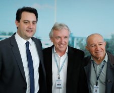 O governador Carlos Massa Ratinho Junior assinou nesta quarta-feira (14), no Palácio Iguaçu, a liberação de R$ 6 milhões para obras de sinalização viária em 39 cidades paranaenses. A iniciativa faz parte de um programa do Departamento de Trânsito do Paraná (Detran-PR) para regulamentar a circulação de veículos e pedestres.