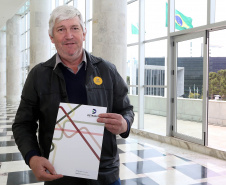 O governador Carlos Massa Ratinho Junior assinou nesta quarta-feira (14), no Palácio Iguaçu, a liberação de R$ 6 milhões para obras de sinalização viária em 39 cidades paranaenses. A iniciativa faz parte de um programa do Departamento de Trânsito do Paraná (Detran-PR) para regulamentar a circulação de veículos e pedestres. Prefeitura de Porto Vitória.