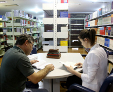 Uma exposição que reúne documentos, livros e fotos históricas está sendo organizada pela biblioteca da Procuradoria-Geral do Estado para comemorar os 70 anos do setor. Além de falar da biblioteca em si, a exposição conta um pouco da história e a importância da Procuradoria no âmbito estadual. Foto: Jaelson Lucas/AEN