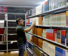 Uma exposição que reúne documentos, livros e fotos históricas está sendo organizada pela biblioteca da Procuradoria-Geral do Estado para comemorar os 70 anos do setor. Além de falar da biblioteca em si, a exposição conta um pouco da história e a importância da Procuradoria no âmbito estadual. Foto: Jaelson Lucas/AEN