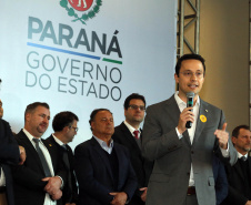 O governador Carlos Massa Ratinho Junior e o chefe da Casa Civil, Guto Silva, lançaram nesta quarta-feira (14), no Palácio Iguaçu, o programa Descomplica, iniciativa de caráter permanente do Governo do Estado para simplificar e desburocratizar a vida dos empreendedores.