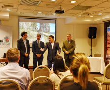 A Secretaria de Estado do Desenvolvimento Sustentável e do Turismo
promoveu nessa terça e quarta-feira (13 e 14), em São Paulo e Curitiba,
Roadshows (exposições itinerantes) para apresentar as oportunidades de
negócio que o Parque Estadual de Vila Velha tem em relação à natureza, ao
turismo e à economia. O público-alvo são investidores.Foto: Denis Ferreira Netto/SEDEST