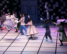 O G2 Cia. de Dança e o Balé Teatro Guaíra se apresentam em Recife e São Paulo, respectivamente, em agosto, e levam para o Brasil o melhor da arte produzida no Paraná. Em Pernambuco, será apresentado o espetáculo La Cena e no Museu de Arte de São Paulo (Masp), o BTG dança Trânsito.