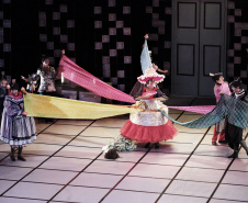 O G2 Cia. de Dança e o Balé Teatro Guaíra se apresentam em Recife e São Paulo, respectivamente, em agosto, e levam para o Brasil o melhor da arte produzida no Paraná. Em Pernambuco, será apresentado o espetáculo La Cena e no Museu de Arte de São Paulo (Masp), o BTG dança Trânsito.agens:Karin van der Broocke