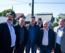 O Governo do Paraná entregou nesta quinta-feira (15) obras e anunciou investimentos no município de Planalto, na região Sudoeste do Estado, que somam mais de R$ 33,2 milhões. O maior volume de recursos é do convênio entre o município e a Sanepar para renovação do contrato de prestação dos serviços de abastecimento de água e de esgotamento sanitário para os próximos 30 anos.Foto: Divulgação/Casa Civil