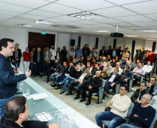 O Corredor de Exportação do Porto de Paranaguá, sistema por onde são movimentados grãos e farelos, será remodelado e modernizado para atender a crescente demanda do agronegócio paranaense. A estrutura foi construída ainda na década de 1970. Nesta quinta-feira (15), o governador Carlos Massa Ratinho Junior esteve em Paranaguá e autorizou a licitação do projeto básico das obras.