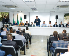 O Corredor de Exportação do Porto de Paranaguá, sistema por onde são movimentados grãos e farelos, será remodelado e modernizado para atender a crescente demanda do agronegócio paranaense. A estrutura foi construída ainda na década de 1970. Nesta quinta-feira (15), o governador Carlos Massa Ratinho Junior esteve em Paranaguá e autorizou a licitação do projeto básico das obras.