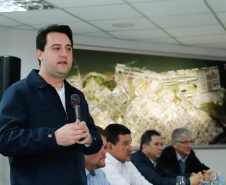O Corredor de Exportação do Porto de Paranaguá, sistema por onde são movimentados grãos e farelos, será remodelado e modernizado para atender a crescente demanda do agronegócio paranaense. A estrutura foi construída ainda na década de 1970. Nesta quinta-feira (15), o governador Carlos Massa Ratinho Junior esteve em Paranaguá e autorizou a licitação do projeto básico das obras.