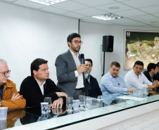 O Corredor de Exportação do Porto de Paranaguá, sistema por onde são movimentados grãos e farelos, será remodelado e modernizado para atender a crescente demanda do agronegócio paranaense. A estrutura foi construída ainda na década de 1970. Nesta quinta-feira (15), o governador Carlos Massa Ratinho Junior esteve em Paranaguá e autorizou a licitação do projeto básico das obras.