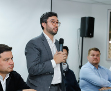 O Corredor de Exportação do Porto de Paranaguá, sistema por onde são movimentados grãos e farelos, será remodelado e modernizado para atender a crescente demanda do agronegócio paranaense. A estrutura foi construída ainda na década de 1970. Nesta quinta-feira (15), o governador Carlos Massa Ratinho Junior esteve em Paranaguá e autorizou a licitação do projeto básico das obras.