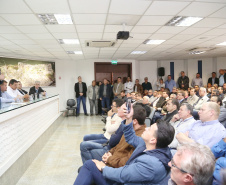O Corredor de Exportação do Porto de Paranaguá, sistema por onde são movimentados grãos e farelos, será remodelado e modernizado para atender a crescente demanda do agronegócio paranaense. A estrutura foi construída ainda na década de 1970. Nesta quinta-feira (15), o governador Carlos Massa Ratinho Junior esteve em Paranaguá e  autorizou a licitação do projeto básico das obras. Foto: Gilson Abreu/AEN