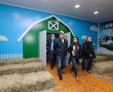 O governador Carlos Massa Ratinho Junior visita nesta quinta-feira (15), a Agroleite, realizado pela Cooperativa Castrolanda, em Castro, nos Campos Gerais. Considerado um dos maiores eventos da cadeia do leite na América, a Agroleite tem foco na tecnologia, produtividade e melhores resultados para os produtores. Castro, 15/08/2019 -  Foto: Geraldo Bubniak/AEN