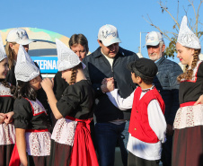 O governador Carlos Massa Ratinho Junior visita nesta quinta-feira (15), a Agroleite, realizado pela Cooperativa Castrolanda, em Castro, nos Campos Gerais. Considerado um dos maiores eventos da cadeia do leite na América, a Agroleite tem foco na tecnologia, produtividade e melhores resultados para os produtores. Castro, 15/08/2019 -  Foto: Geraldo Bubniak/AEN