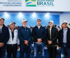 O governador Carlos Massa Ratinho Junior reforçou nesta quinta-feira (15), na Agroleite, em Castro, a necessidade de o Paraná agregar tecnologia e industrialização à produção do leite, mantendo o Estado em uma posição de destaque no País